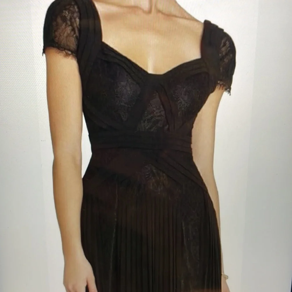 NWT BCBG ‘Aris’ black lace cocktail dress size 6 - Picture 2 of 8